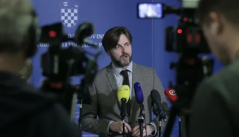 Zagreb.4.2.2025.- 8. sastanak pregovaračkog odbora Vlade i pregovaračkog odbora sindikata javnih službi.Na slici Tomislav Čorić daje izjavu nakon sastanka.Foto HINA/Tomislav Pavlek/ tp