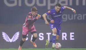 20.12.2025., stadion Maksimir, Zagreb - SuperSport HNL, 18. kolo, GNK Dinamo - NK Lokomotiva. Noa Godec i Arber Hoxha Photo: Matija Habljak/PIXSELL