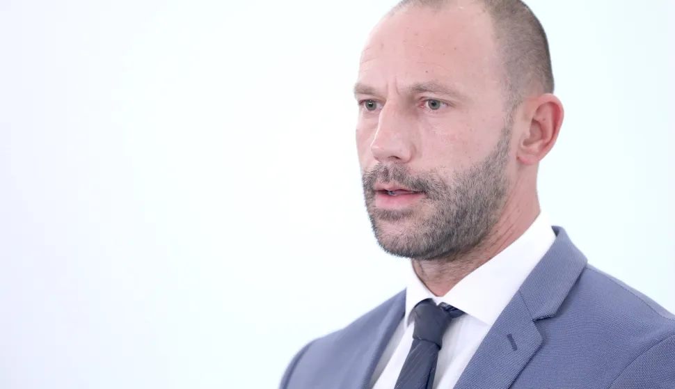 06.10.2022., Zagreb - Na konferenciji za medije odrzanoj u Saboru zastupnik Damir Habjan komentirao je sjednicu Antikorupcijskog vijeca.. Photo: Patrik Macek/PIXSELL