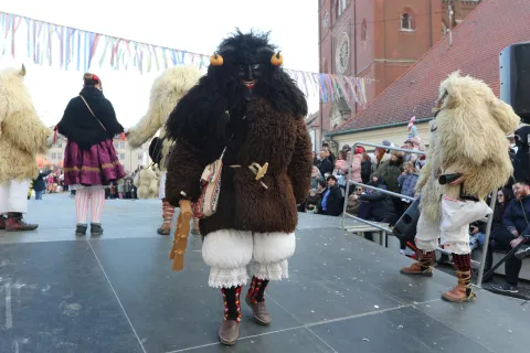 Đakovo, 22. 02. 2025, 31. Đakovački bu&scaron;ari, povorka i predaja ključeva grada.snimio GOJKO MITIĆ