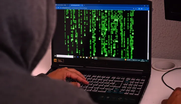 RIJEKA, 25. 06. 2025. whats app, haker, hakiranje, poruke, slanje poruka preko tuđeg računa, krađa podataka SNIMIO: VEDRAN KARUZA