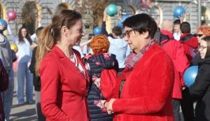 Osijek, 06. 02. 2026., Trg A. Starčevića, Dan crvenih haljina, Sarafina Zelić Kos; Dijana Salaj SNIMIO BRUNO JOBST