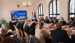 ZAGREB, 6. veljače 2026. (Hina) - U nastojanju da Hrvatska dobije sjedi&scaron;te Carinskog tijela Europske unije (EUCA), državna tajnica za Europu Andreja Metelko Zgombić i direktor Carinske uprave Mario Demirović ugostili su u petak u MVEP-u brifing za veleposlanike EU-a, stoji na X-u Ministarstva vanjskih i europskih poslova. 