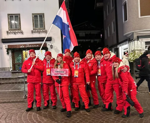 Cortina d'Ampezzo, 6.2.2026.- Sve?anostima koje ?e u petak nave?er biti odr?ane na ?etiri lokacije, u Milanu, Cortini d'Ampezzo, Predazzu i Livigniju, slu?beno ?e biti otvorene 25. Zimske olimpijske igre Milano-Cortina 2026., a na tri mjesta ?e se ra?trkani nalaziti i hrvatski sporta?i. Na slici hrvatski olimpijci. foto HINA/ HOO/ ua