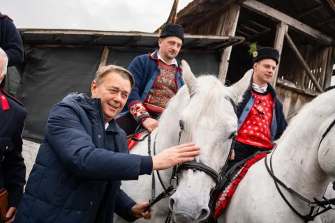 Tenja, 7. 2. 2026., Pokljadno jahanje, TenjaGoran Ivanović Lac; Josip Mihaljević; pokladno jahanje; konji; graničari; običaji