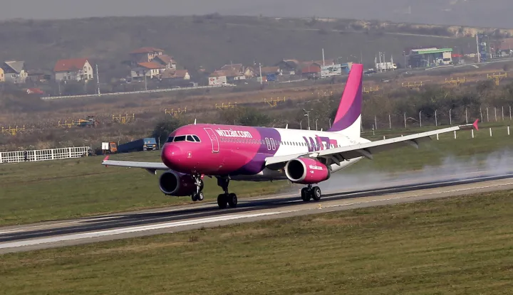 epa07119251 (FILE) - A Wizzair aircraft taking off from Cluj Napoca airport, 500 Km north-west from Bucharest, 24 October 2013, (reissued 25 October 2018). Reports state thon 25 October 2018 that a low-cost Wizzair aircraft, flying from Kutaisi Airport (Georgia) to Warsaw (Poland), landed at Otopeni International Airport urgently, following a bomb threat on board. According to representatives of the National Airport of Bucharest (CNAB), the aircraft landed at Otopeni and was parked in an isolated position. All the 173 passengers were disembarked safely, while the threat was checked. 'Specific procedures are in progress, passengers have been disembarked and brought to the terminal boarding area' said CNAB. The Romanian Intelligence Service has set up a crisis cell. EPA/ROBERT GHEMENT