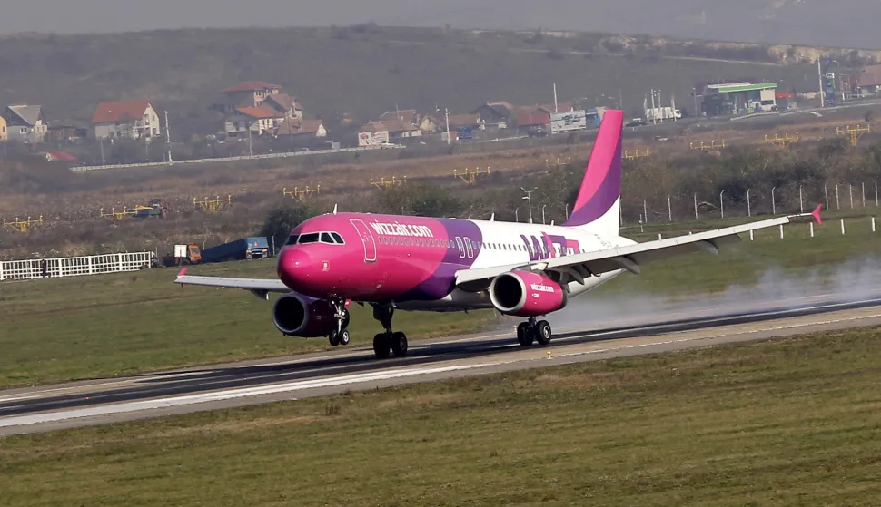 epa07119251 (FILE) - A Wizzair aircraft taking off from Cluj Napoca airport, 500 Km north-west from Bucharest, 24 October 2013, (reissued 25 October 2018). Reports state thon 25 October 2018 that a low-cost Wizzair aircraft, flying from Kutaisi Airport (Georgia) to Warsaw (Poland), landed at Otopeni International Airport urgently, following a bomb threat on board. According to representatives of the National Airport of Bucharest (CNAB), the aircraft landed at Otopeni and was parked in an isolated position. All the 173 passengers were disembarked safely, while the threat was checked. 'Specific procedures are in progress, passengers have been disembarked and brought to the terminal boarding area' said CNAB. The Romanian Intelligence Service has set up a crisis cell. EPA/ROBERT GHEMENT