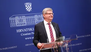 Zagreb,03.09.2019 - Hrvatski sabor, konferenciju za medije Kluba zastupnika HSS-a i Demokrata na temu  "HDZ gura mirovinski sustav u kolaps". Na fotografiji Mirando Mrsićfoto HINA/ Admir BULJUBA&Scaron;IĆ/ abu