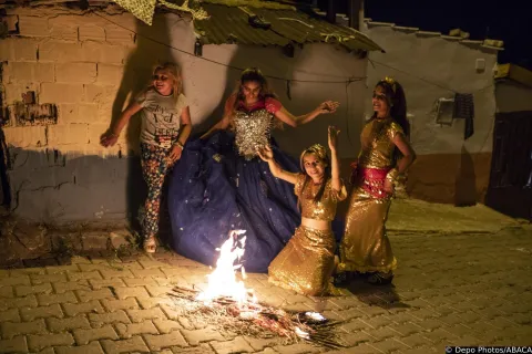 Kakava Festival In Edirne - Turkey Gypsy women dance Mezilahir neighborhood during the Kakava festival in Edirne, Turkey, May 5, 2018. Kakava festival takes place to celebrate the arrival of spring by gypsies living in Turkey on 05 to 06 May each year. The fire is burned, danced around, skipped over. At the end of the day, wishes are written to a paper and left on the river. Photo by Can Erok/DHA/Depo Photos/ABACAPRESS.COM Depo Photos/ABACA /PIXSELL