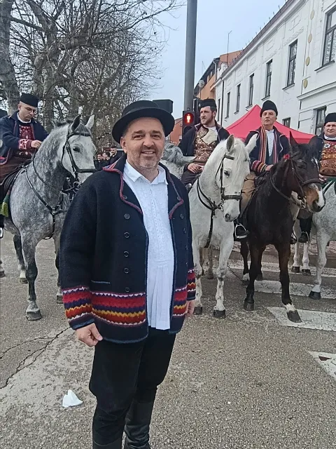 Gradonačelnik Juzba&scaron;ić dočekao jahačefoto: Marija Le&scaron;ić Omerović