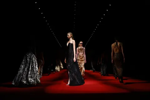 Dubai Fashion Week: Kolekcija brenda Nura osmi&scaron;ljena uz pomoć umjetne inteligencije