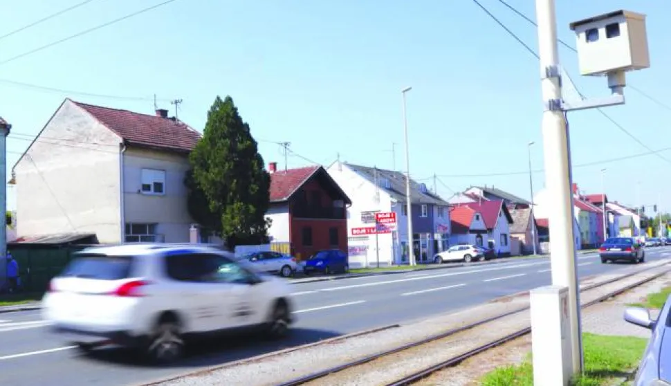 OSIJEK, 03. 09. 2016, KAMERA. STROSSMYEROVA ULICA. POLICISKA NADZORNA KAMERA, SNIMA PREKORAČENJE BRZINE...snimio GOJKO MITIĆ
