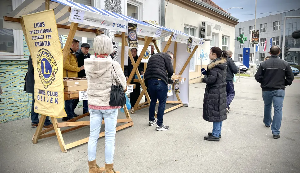 Osijek, 18. 02. 2023, Djecje kazaliste, humanitarna prodaja krofni, Lions club OsijekSNIMIO BRUNO JOBST