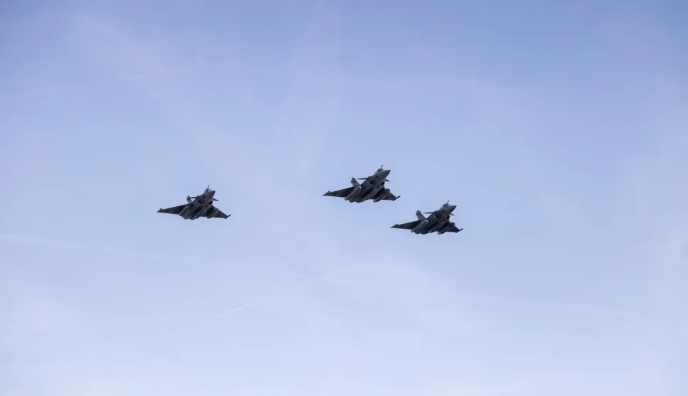 Zagreb, 30.5.2025 - Na Dan državnosti RH na Rekreacijsko sportskom centru Jarun organiziran je prigodni program, tradicionalna izložba naoružanja, borbene i neborbene tehnike i opreme postrojbi Hrvatske vojske i sastavnica sustava domovinske sigurnosti, atraktivne vježbe prikaza sposobnosti Hrvatske vojske i prelet vi&scaron;enamjenskih borbenih aviona Rafale. Foto Hina/ Dario GRZELJ/ dag