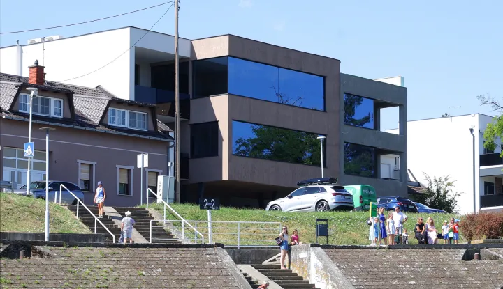 Osijek, 19. 07. 2025., Splavarska ulica, novogradnja, nekretnine, nekretnina, stanovanje, zgrada, uz rijeku Dravu, Drava, urbana vila; ilustracijaSNIMIO BRUNO JOBST