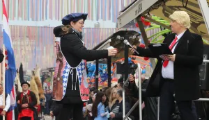 Mato Ručević neponovljivi bu&scaron;arski čavo: U petak je vozač busa, a u subotu - Donald Trump