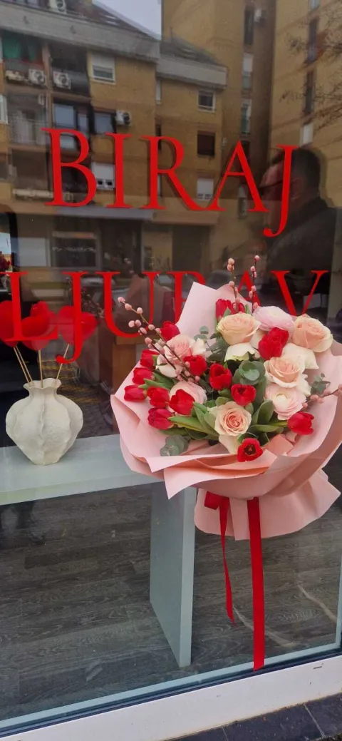 Mlađi mu&scaron;karci cvijeće daruju za Valentinovo, stariji vi&scaron;e drže do Dana žena