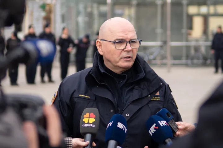 Osijek, 11. 2. 2026., Podizanje zastave 112, Civilna za&scaron;titaZvonko Grgec; civilna za&scaron;tita; zastava; 112