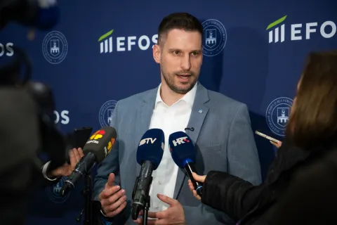 Osijek, 11. 2. 2026., Business Forum EFOSIvan Radić; business forum; EFOS; posjetitelji; studenti; sudionici; panel; predavanje