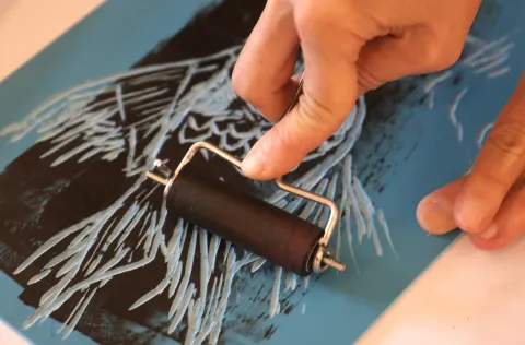 Osijek, 11. 02. 2026., Muzej Slavonije, radionica, projekt, Museorum za građane 60+, radionica - linoleum, valjakSNIMIO BRUNO JOBST