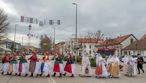 Običaj Vuka i bulefoto: Marijan Jović