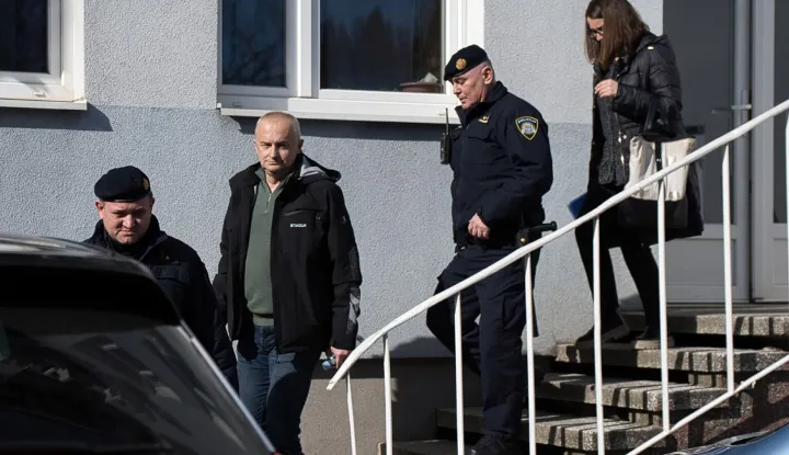 12.02.2026.., Nova Gradiska - Privodjenje gradonacelnika Vinka Grgica. Gradonacelnik Nove Gradiske Vinko Grgic opet na meti istrazitelja. Policija od ranog jutra pretresa njegovu kucu i ured u Gradskoj upravi. Photo: Ivica Galovic/PIXSELL