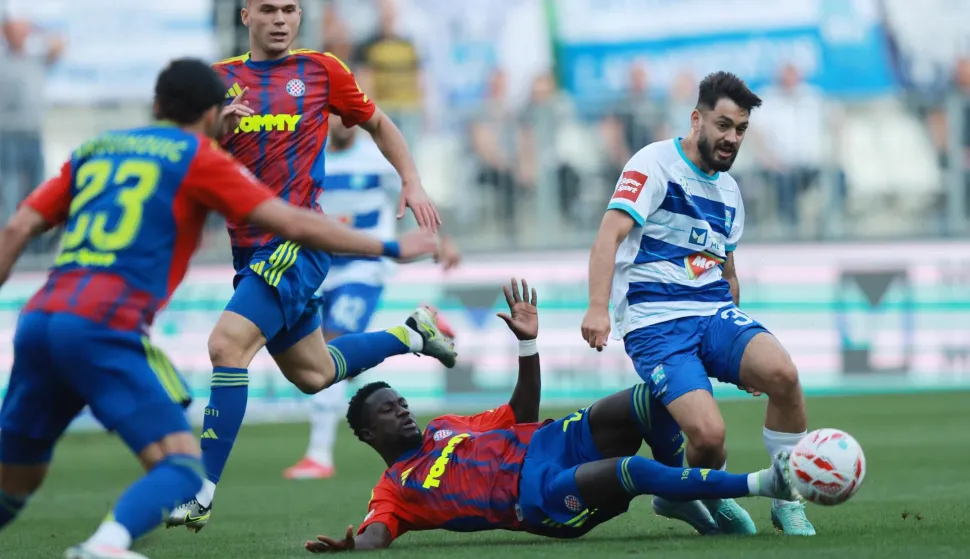 24.08.2025., stadion Opus Arena, Osijek - SuperSport HNL, 04. kolo, NK Osijek - HNK Hajduk. Ron Raci, Abdoulie Sanyang i David Colina Photo: Davor Javorovic/PIXSELL