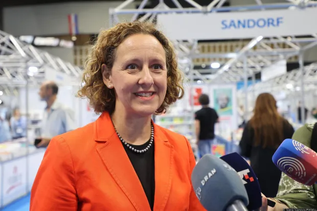 24.09.2025.,Split: Otvorenje Mediteranskog festivala knjige. Prisustvala ministrica kulture i medija Nina Obuljen Korzinek, dozupan Splitsko-dalmatinske zupanije Stipe Cogelja, zamjenica splitskog gradonačelnika Matea Dorcic, predsjednik Zajednice nakladnika i knjizara Hrvatske gospodarske komore Slavko Kozina i potpredsjednik HGK Dragan Kovaecvic. Na festivalu ce se do 27. rujna odrzati niz susreta s autorima, promocija knjiga i radionica, a u sajamskom dijelu manifestacije sudjeluje vise od 50 izdavaca. Knjige se prodaju po sajamskim cijenama Photo: Ivana Ivanovic/PIXSELL