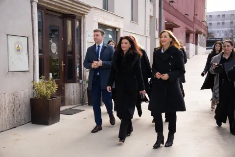 Osijek, 13. 2. 2026., Obilazak Akademisa s ministricom regionalnog razvoja i fondova EUNata&scaron;a Trami&scaron;ak; Nata&scaron;a Miku&scaron; Žigman; obilazak; Akademis; učenički dom; regionalni razvoj; učenici; dom; županica; ministrica