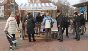 Osijek, 14. 02. 2026., Trg bana Josipa Jelačića, Dječje kazali&scaron;te Branka Mihaljevića, Lions, humanitarna akcija, tradicionalna humanitarna akcija, krofne, krafneSNIMIO BRUNO JOBST