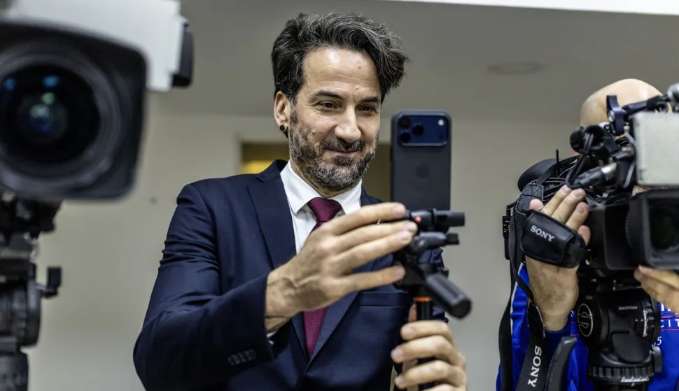 Zagreb, 14.2.2026 - Konferencija za novinare Mosta na kojoj su govorili saborski zastupnici Marin Miletić (na slici) i predsjednik Mosta Nikola Grmoja. Tema konferencije je "Gotovina u Ustav: Most nastavlja inicijativu i aktivira građane i volontere". Foto Hina/ Dario GRZELJ/ dag