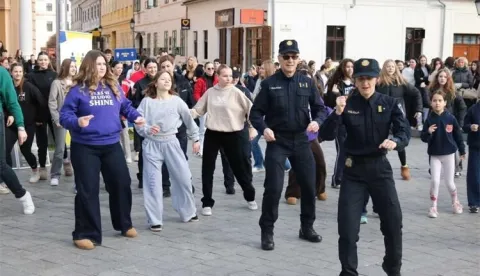 Kampanja&nbsp;"Milijarda ustaje": Osječani plesom podigli svijest o nasilju nad ženamaPU OBŽ, Plesni studio Shine, veljača 2026.