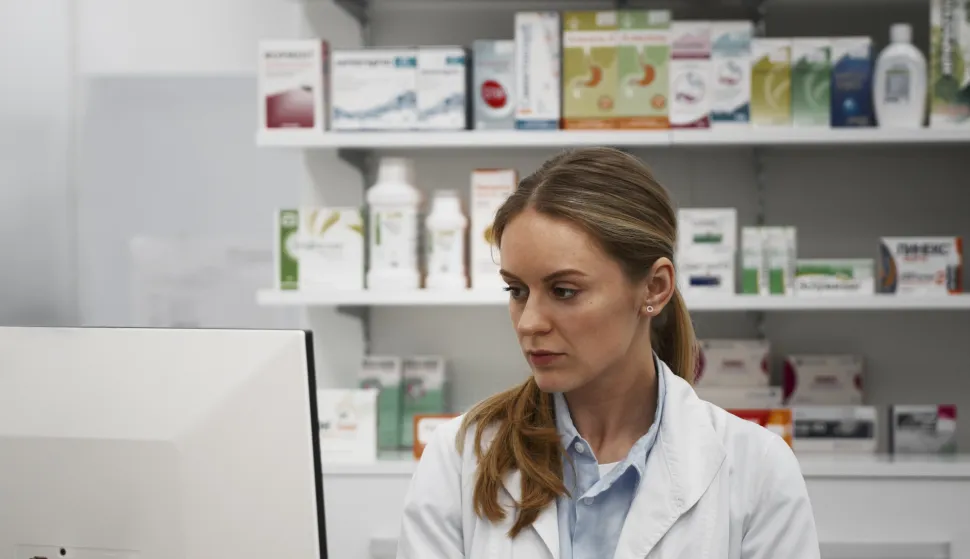 lijekovi ljekarna potro&scaron;nja lijekova farmaceut farmaceutska industrija zdravlje bolest ilustracija freepik