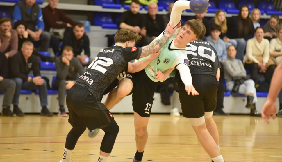 Rukometa&scaron;e NEXE-a koji su na startu Lige za prvaka senzacionalno poraženi u Velikoj Gorici i to s prililčno uvjerljivih 38:31.foto: RK NEXE