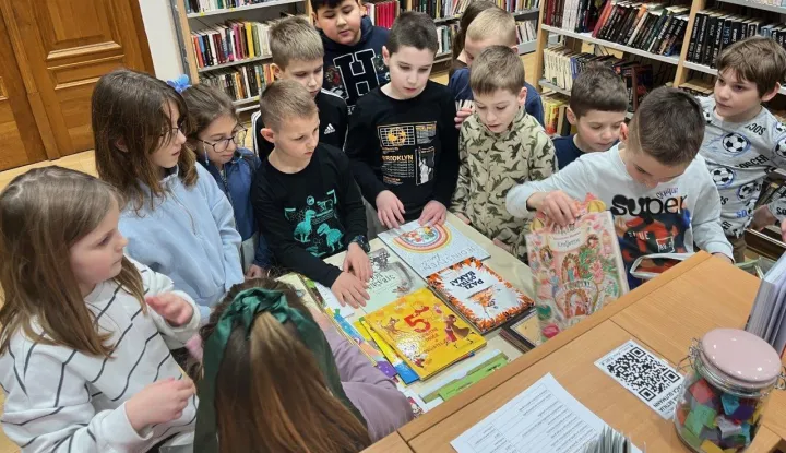 BELI&Scaron;ĆEGradska knjižnica i čitaonica Beli&scaron;će, u okviru nacionalne kampanje "Čitaj mi!", pod geslom "Čitam, dam, sretan sam &ndash; svoju knjigu daruj i tuđe srce obraduj", obilježila je Međunarodni dan darivanja knjigom. Knjižnica je prikupila slikovnice i knjige za djecu i mlade koje su potom darovane &scaron;kolskoj knjižnici O&Scaron; Ivana Kukuljevića.VELJAČA 2026.