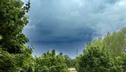 Osijek, 24. 04. 2025., oblaci, nevrijeme, ki&scaron;a, tuča, vremenska prognoza, naoblaka, nestabilno vrijeme, slobodnjak, slobodnjaciSNIMIO BRUNO JOBST