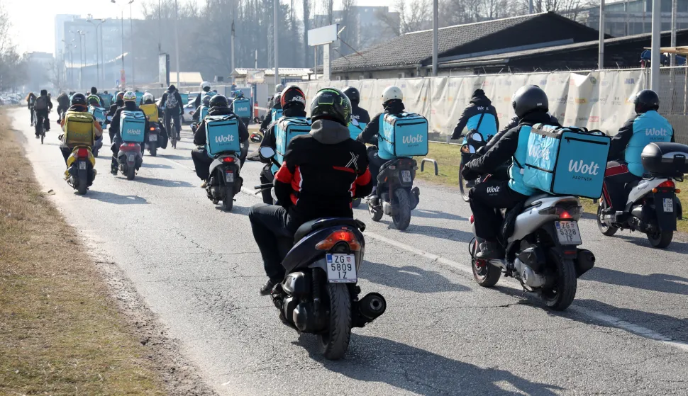 14.02.2023., Zagreb - Prosvjed dostavljaca Wolta u organizaciji Inicijative dostavljaca Wolta. Prosvjednici su se okupili na sljucanom parkingu Zagrebackog velesajma odakle su u povorci krenuli prema Kuzmineckoj ulici gdje se nalazi sjediste Wolta. Photo: Emica Elvedji/PIXSELL