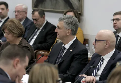 Zagreb.16.2.2025.- Kandidat za novog ministra rada, mirovinskog sustava, obitelji i socijalne politike Alen Ružić saslu&scaron;an je na zajedničkoj sjednici triju saborskih odboraza rad, mirovinski sustav i socijalno partnerstvo, za zdravstvo i socijalnu politiku te za obitelj, mlade i sport.Na slici Andrej Plenković i Alen Ružić.Foto HINA/Tomislav Pavlek/ tp