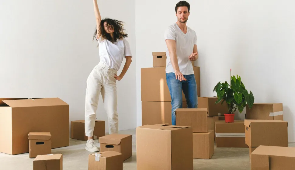 mladi par, mlada obitelj, prva nekretninastan, mladi, stanovanje