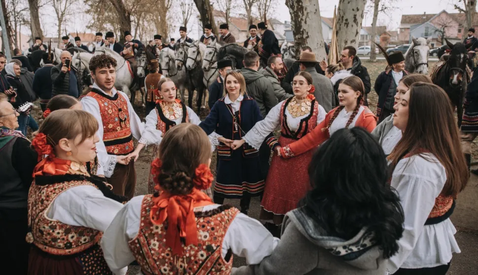 &Scaron;okačko sijelo u ŽupanjiFoto-Video Focus