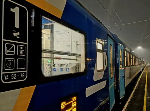 vlak, željeznica, kolodvor, putovanje vlakom