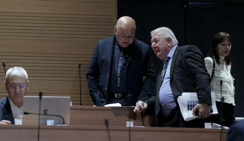 Zagreb.17.2.2026.- Nastavak sjednice Hrvatskog sabora.Na slici Damir Biloglav i Josip Đakić. Foto HINA/Tomislav Pavlek/ tp