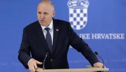 Zagreb, 12.12.2025. - Izjave ministra Branka Bačića nakon sjednice Vlade.Na fotografiji Branko Bačić.foto HINA/ Edvard &Scaron;U&Scaron;AK