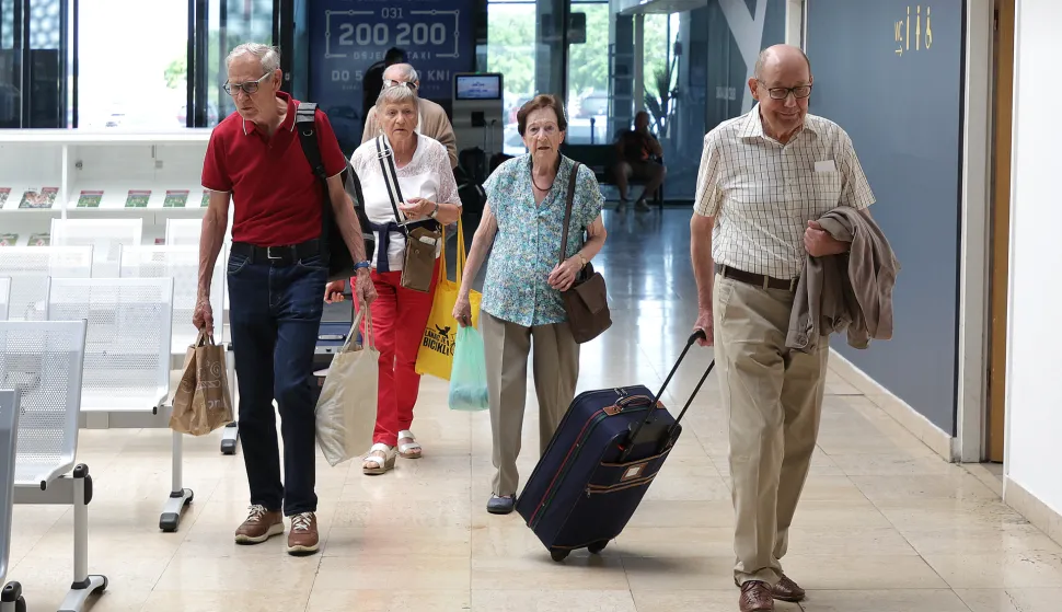 Klisa, 13. 06. 2025., Zračna luka Osijek, ZLO, obilazak, detalji, ilustracije, putnici; putnik; umirovljenik; umirovljenici; putovanjeSNIMIO BRUNO JOBST