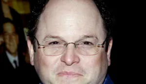Actor Jason Alexander arrives at the HBO premiere of "Warm Springs" at the Egyptian Theater in Hollywood April 4, 2005. REUTERS/Michael Buckner