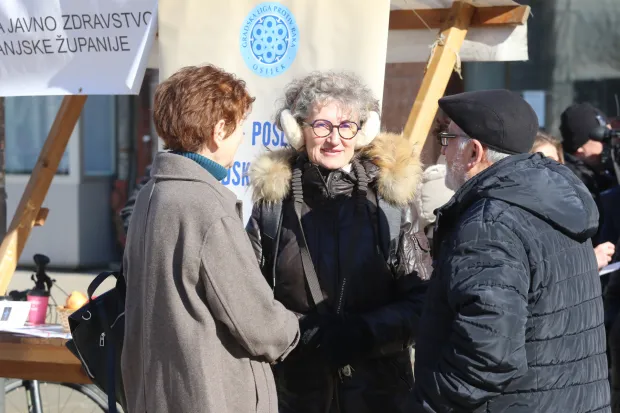 Osijek, 18. 02. 2026, Trg Ante Starečvića. Hrvatski dan bez duhanskog dima. Javno zdravstvena akcija.snimio GOJKO MITIĆ