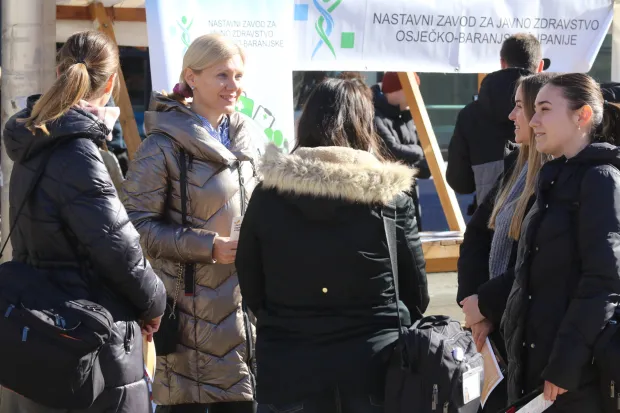 Osijek, 18. 02. 2026, Trg Ante Starečvića. Hrvatski dan bez duhanskog dima. Javno zdravstvena akcija.snimio GOJKO MITIĆ