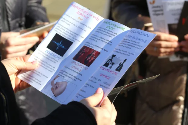 Osijek, 18. 02. 2026, Trg Ante Starečvića. Hrvatski dan bez duhanskog dima. Javno zdravstvena akcija.snimio GOJKO MITIĆ