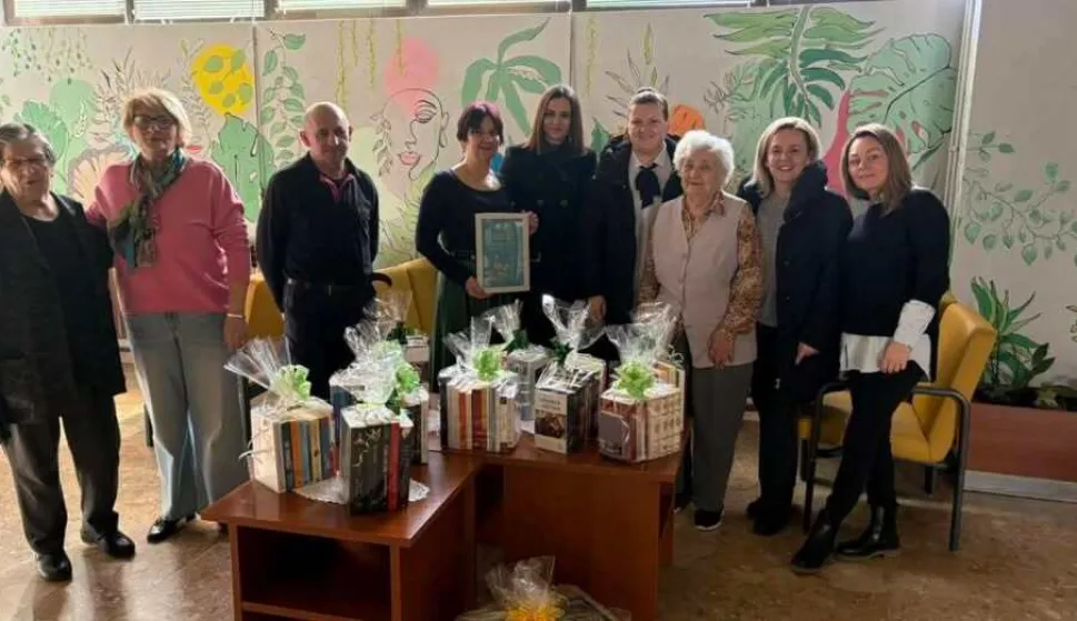 VINKOVCIGradska knjižnica i čitaonica Vinkovci organizirala je u povodu Međunarodnog dana darivanja knjiga, koji se obilježava 14. veljače, akciju prikupljanja knjiga "Čitam, dam, sretan sam &ndash; svoju knjigu daruj i tuđe srce obraduj!", koja se provodi već 13 godina. godina. 2026.