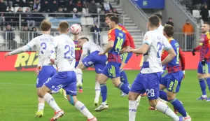 Osijek, 15. 02. 2026, Opus Arena, nogomet, Osijek - Hajduk, SuperSport HNL 25/26. Arnel Jakupović (17), Matković, Jelinić.snimio GOJKO MITIĆ